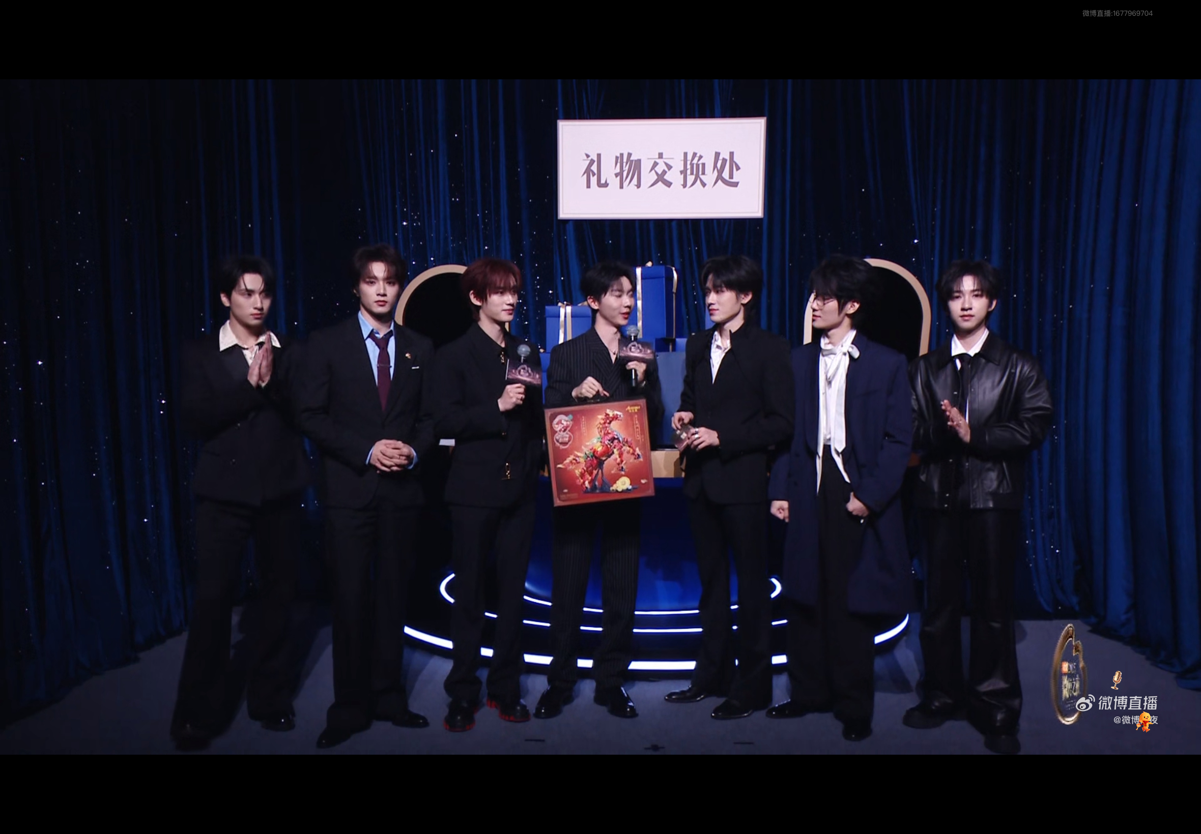 倪妮  nnv送出的是马年乐高积木倪妮微博之夜