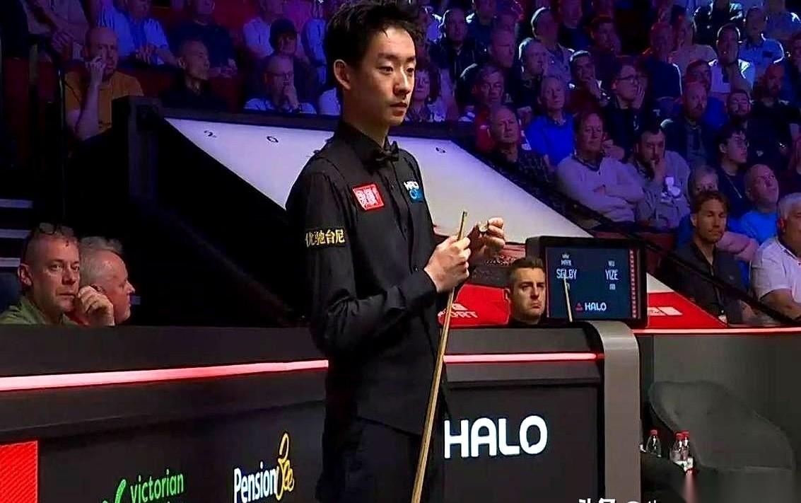 中国斯诺克，00后小将吴宜泽，这一杆球要是推进去，捅破的可能不止是这张球桌。
他