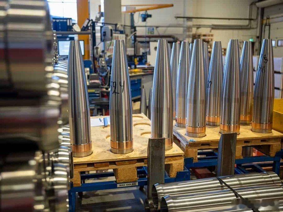 加拿大投资14亿加元（约10亿美元）新建四座工厂，扩大155毫米炮弹产能。受乌克