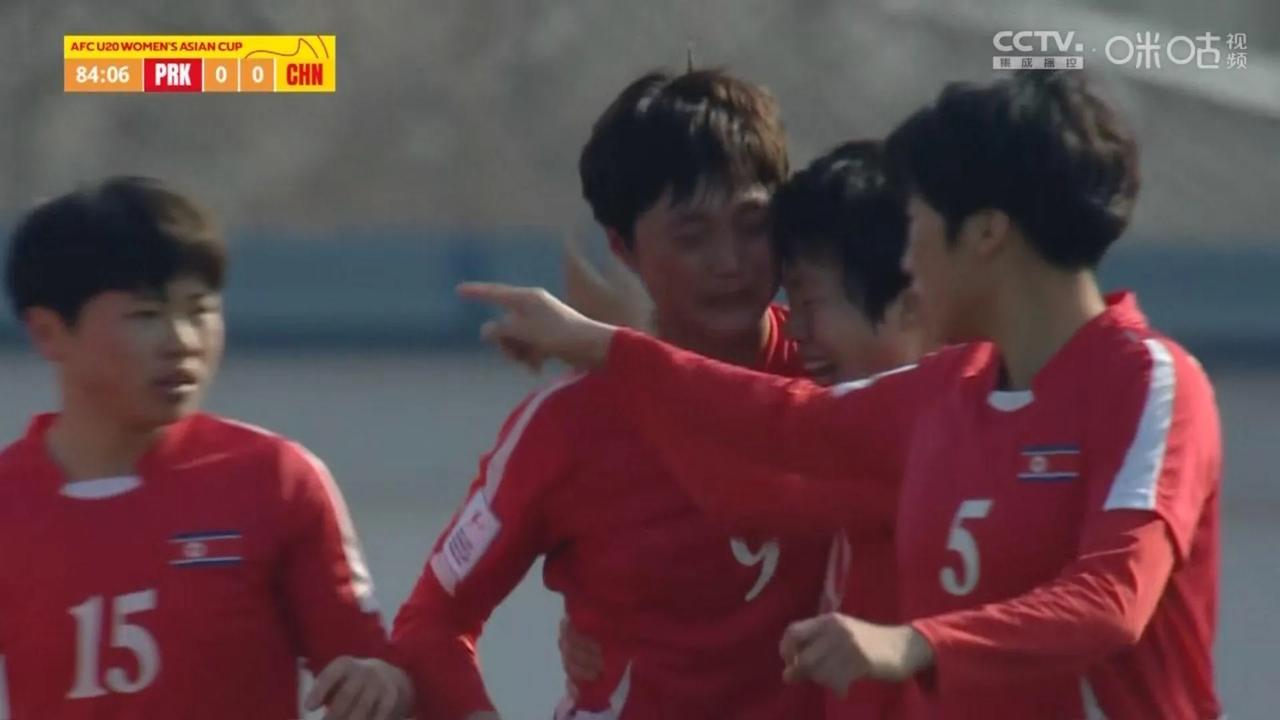 #U20女足亚洲杯#
中国1-1朝鲜
上半场第七分钟，卢家玉禁区内头球破门，被判