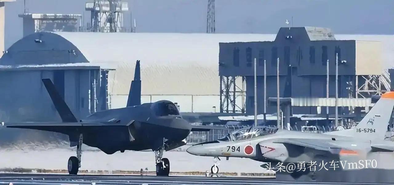 这几天东海那边又不太平，日本还是在那儿反复横跳。

说实话，他们真该听听自己人矢