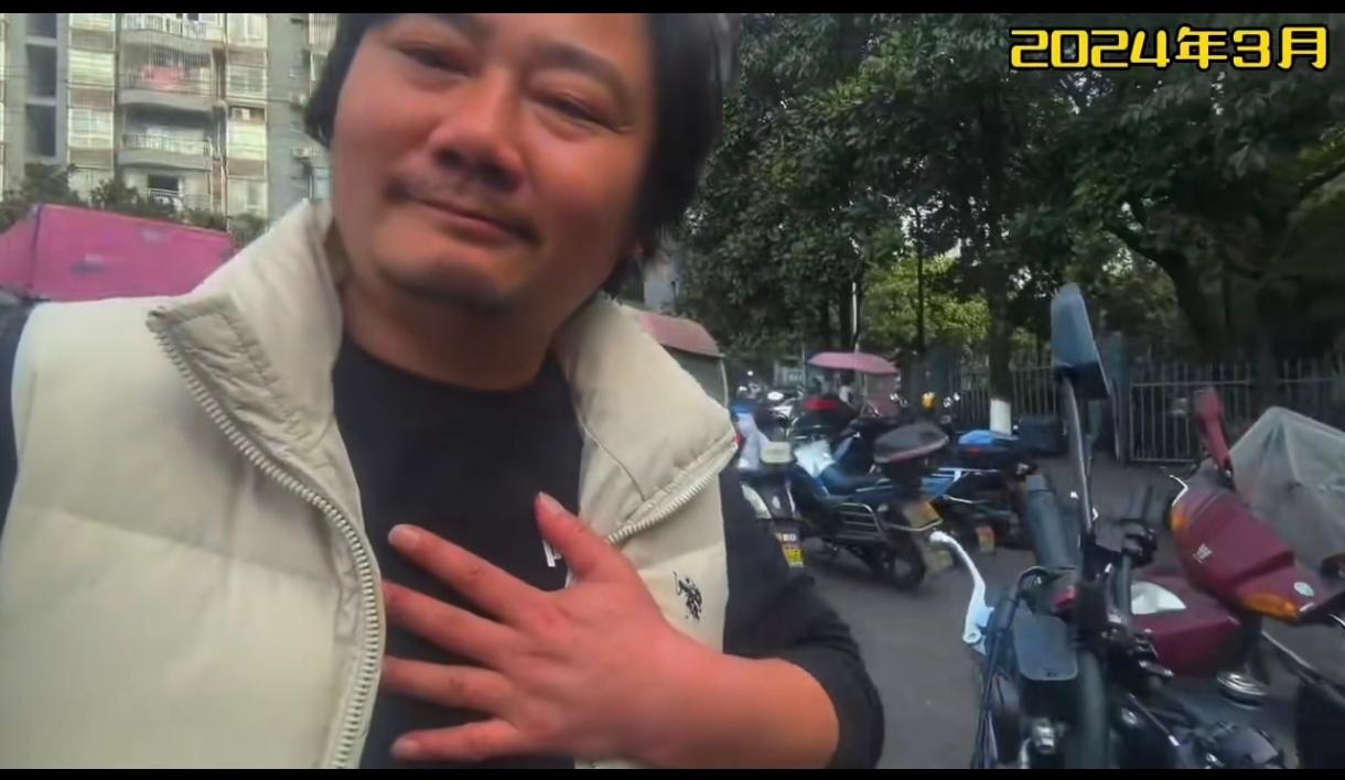看来张雪闭着眼睛都能拆装一台发动机不是自吹自擂。当年他从凯越离职后心情非常低落，