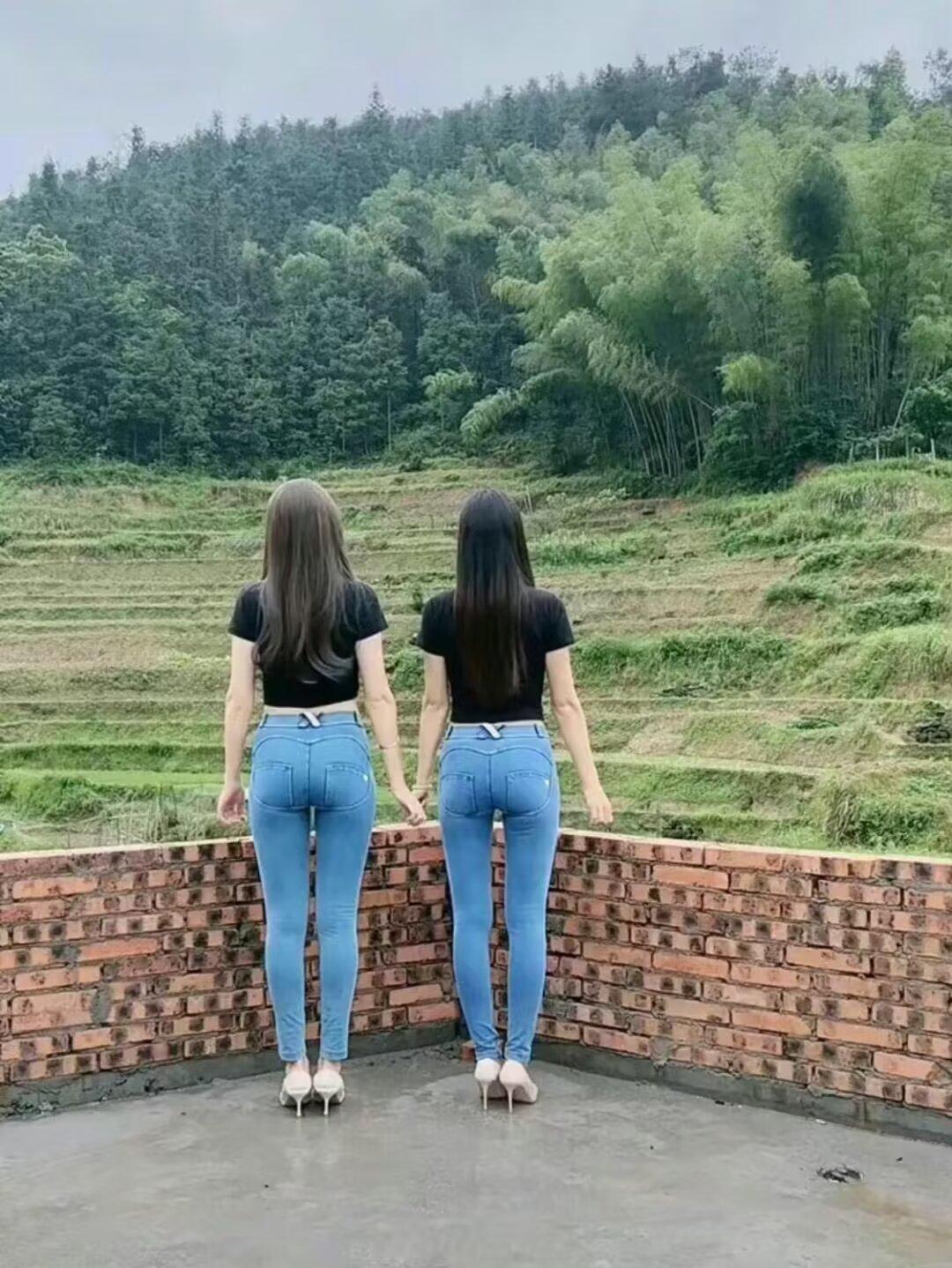 世界太细小， 你知道的，别人也知道， 你去过的地方，别人都去过，多说无益。