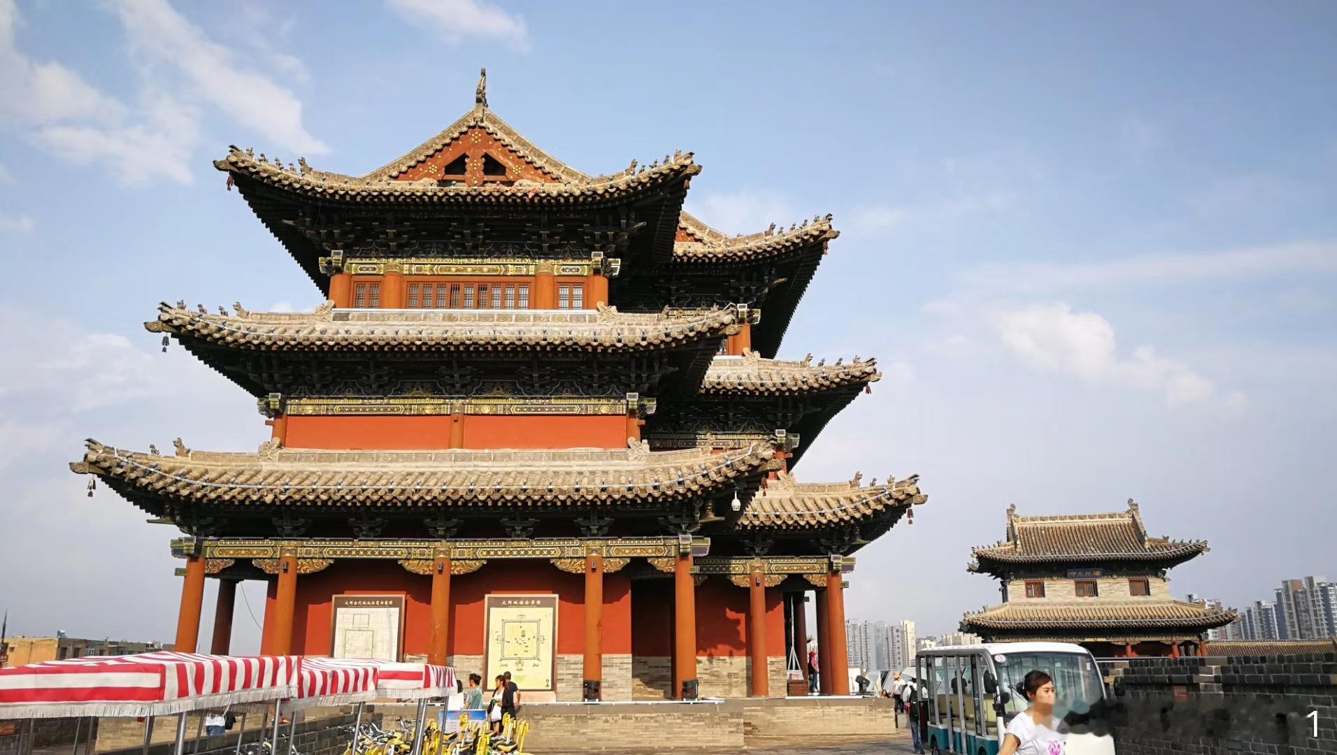 一个人在精神上足够成熟，能够正视和承受人生的苦难，同时心灵依然单纯，对世界仍然怀