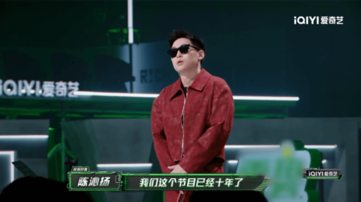 弹壳没想到会输给艾热谁能料到情怀拉满的弹壳遗憾惜败艾热，听完《Talk like
