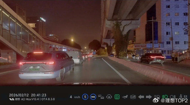 在美国开过FSD V14.2的i8车主对小鹏VLA 2.0表示惊艳群友1坐标深圳