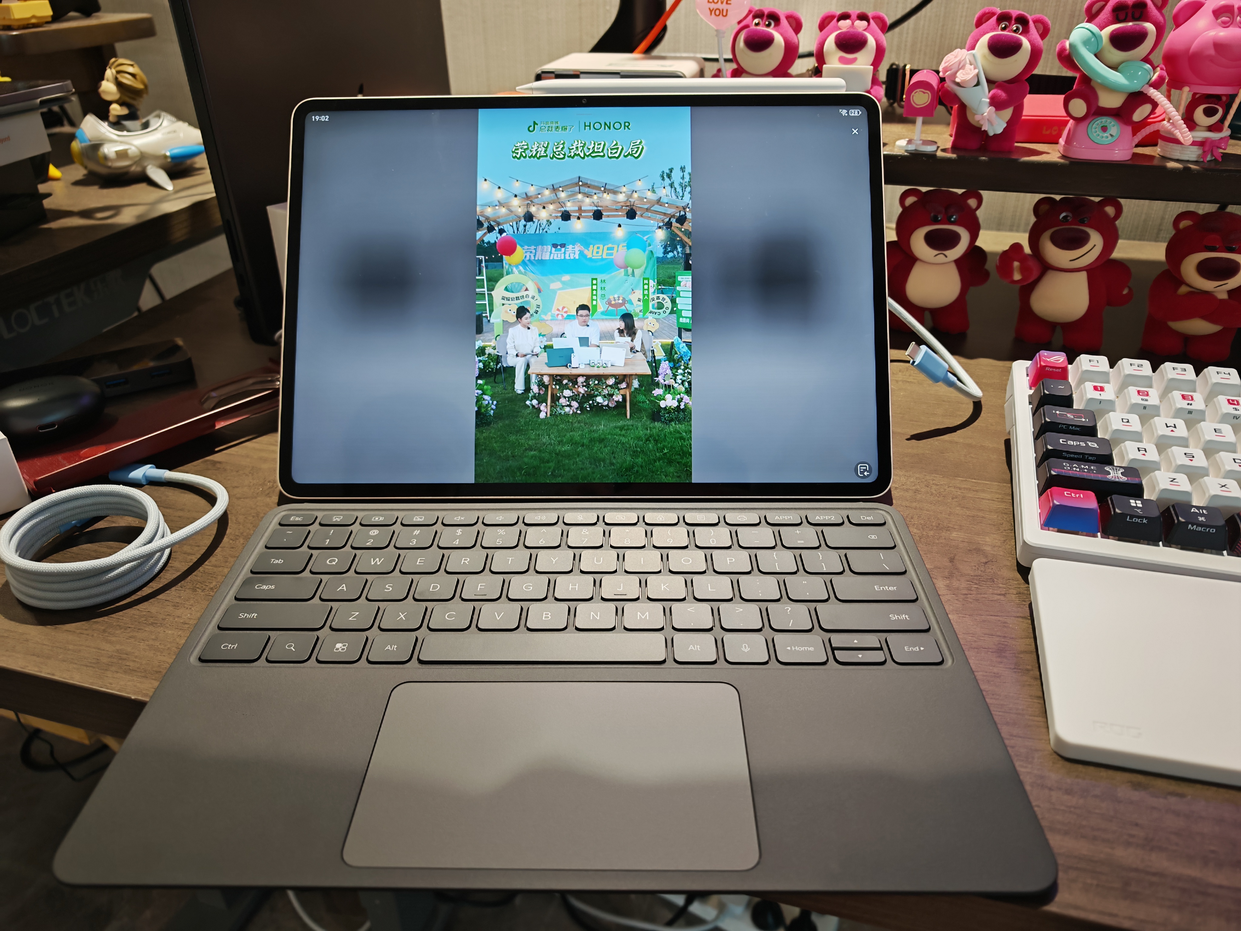 用荣耀MagicPad3看专场直播[awsl] ​​​