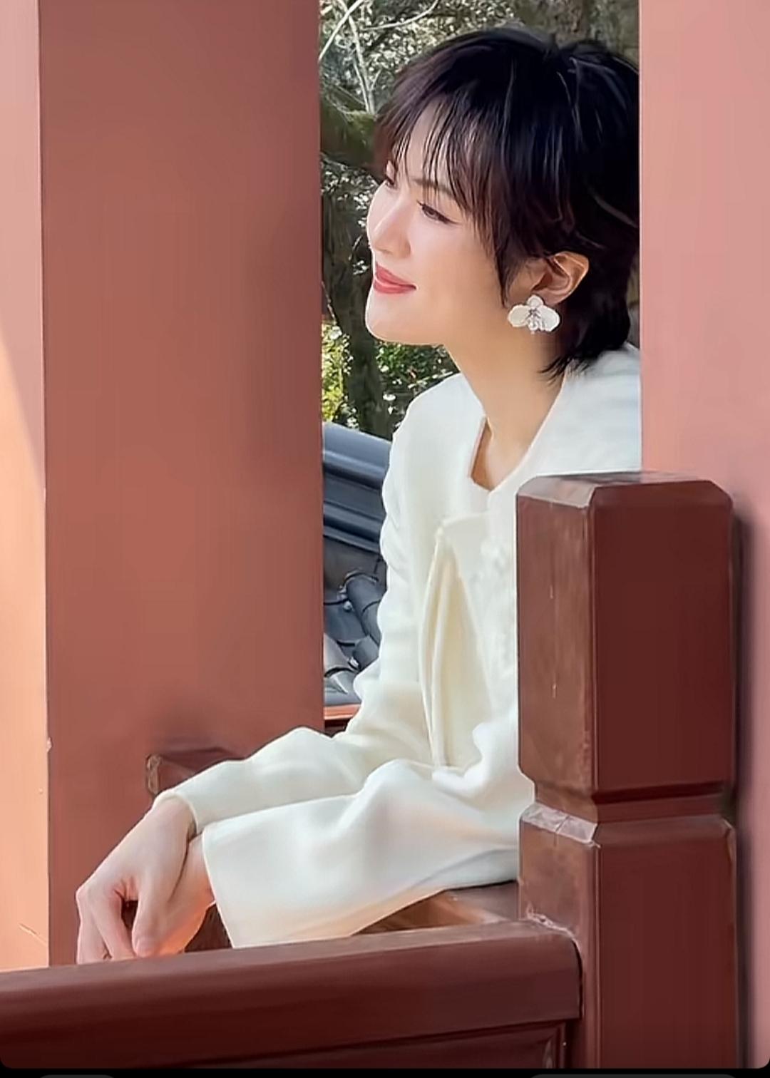 不明白，华为是家大业大，但是二公主是走娱乐圈，请问她们家是有资本在娱乐圈吗？不然