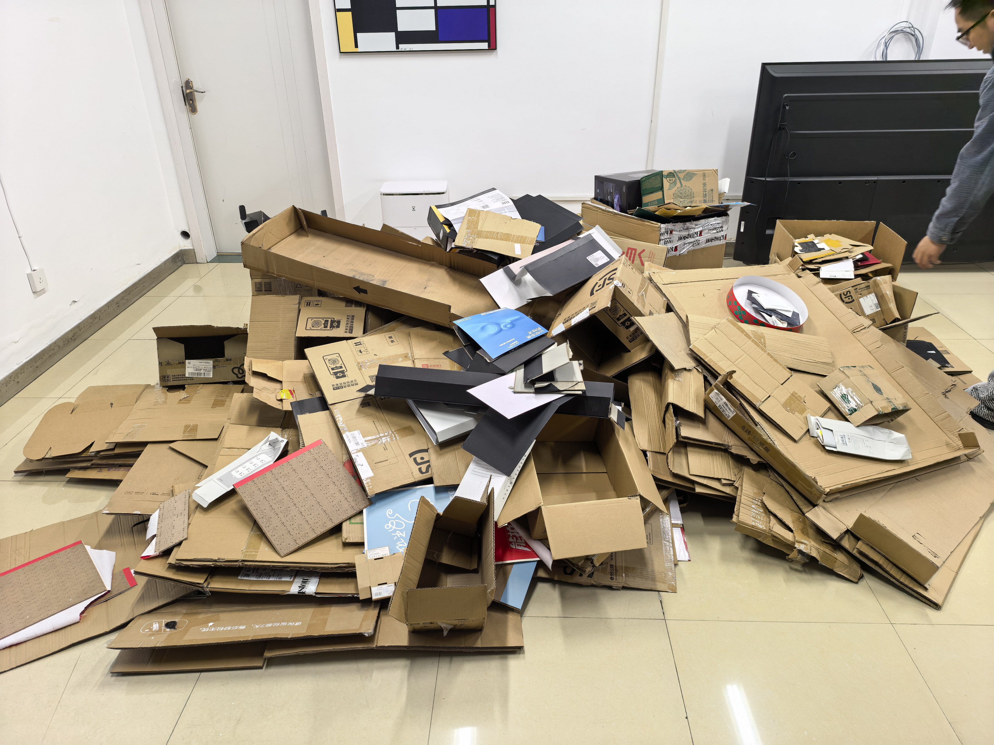 工作室屯了一年的纸箱子，大家觉得能卖多少钱？