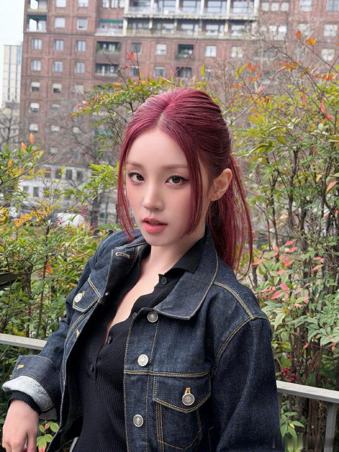 FENDI法棍包续写传奇 宋雨琦现身重磅秀场气场全开，亲身演绎三款全球限量法棍包