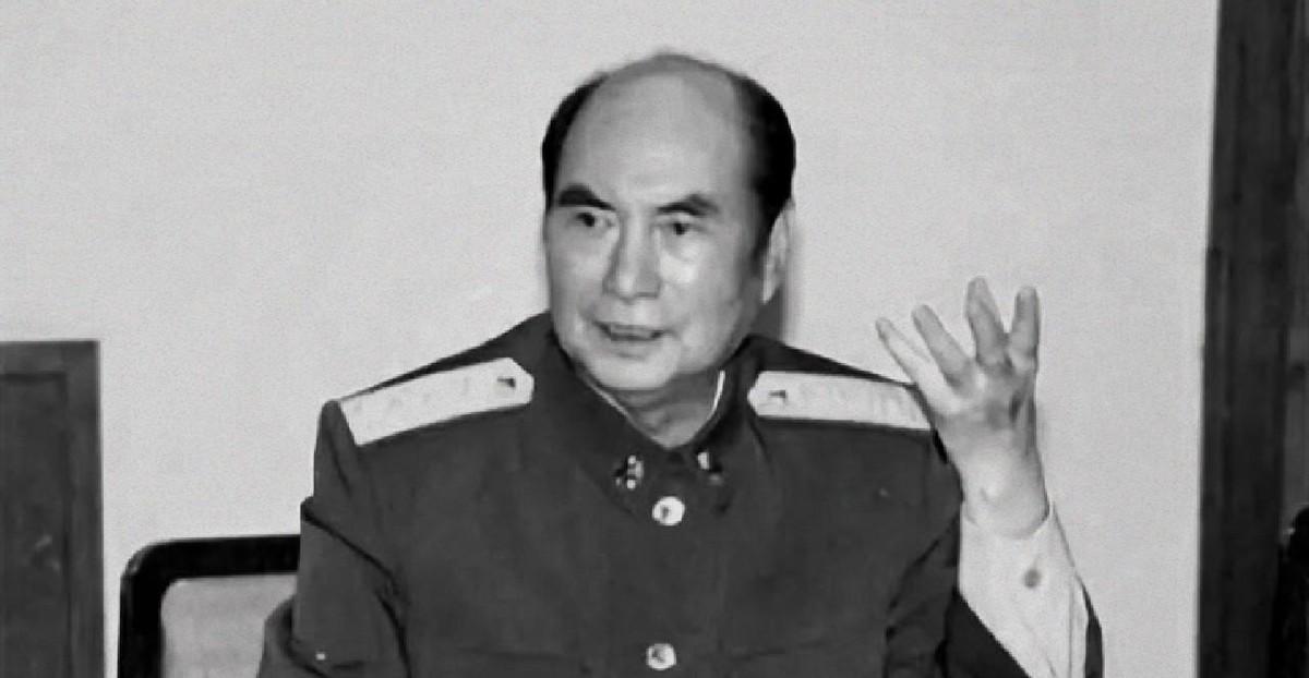 对越自卫反击战中，张万年为何下令放火烧死越军？越南军队究竟做了哪些令人发指的事情