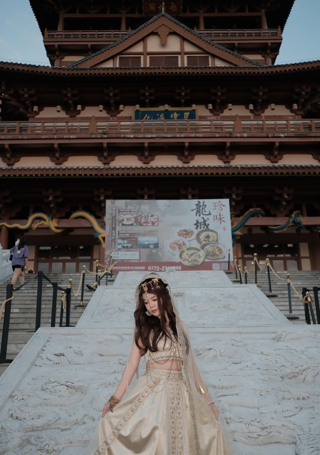小姐姐来古镇玩耍总要当一次西域公主吧 维族风情 新疆民族风写真 新疆的民族风有多