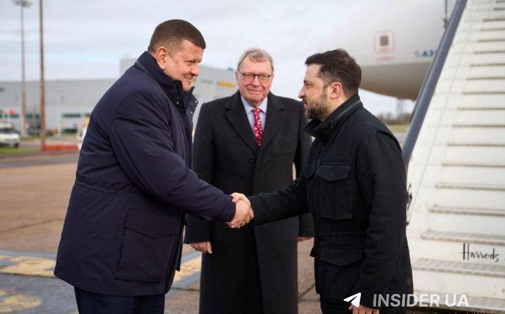 12月8日，泽连斯基抵达伦敦，迎接他的是乌克兰武装部队前总司令、乌克兰现任驻英国