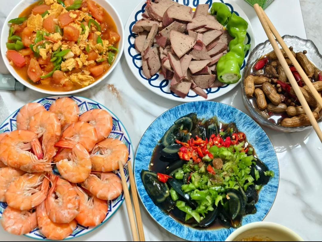 今日晚餐美食分享昨晚跟孩子的晚餐，就这样简简单单[微笑]