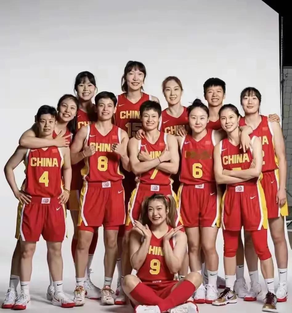 中国女篮世界杯12人名单核心看点：

🏀绝对核心：

· 李月汝（留洋WNBA