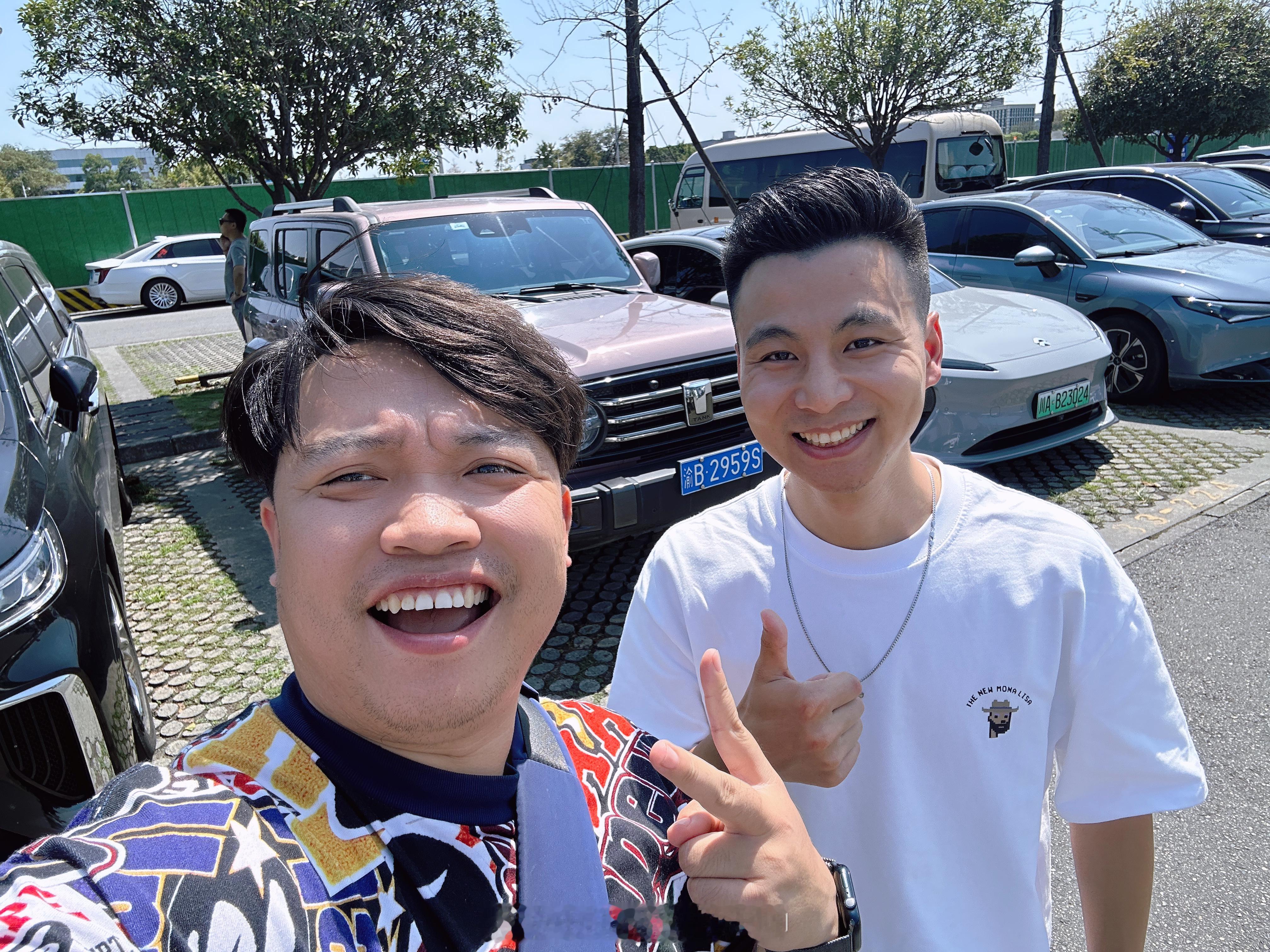 机场接到，取车去雷波大断崖喽[酷][酷][酷]#米帅试车# ​​​