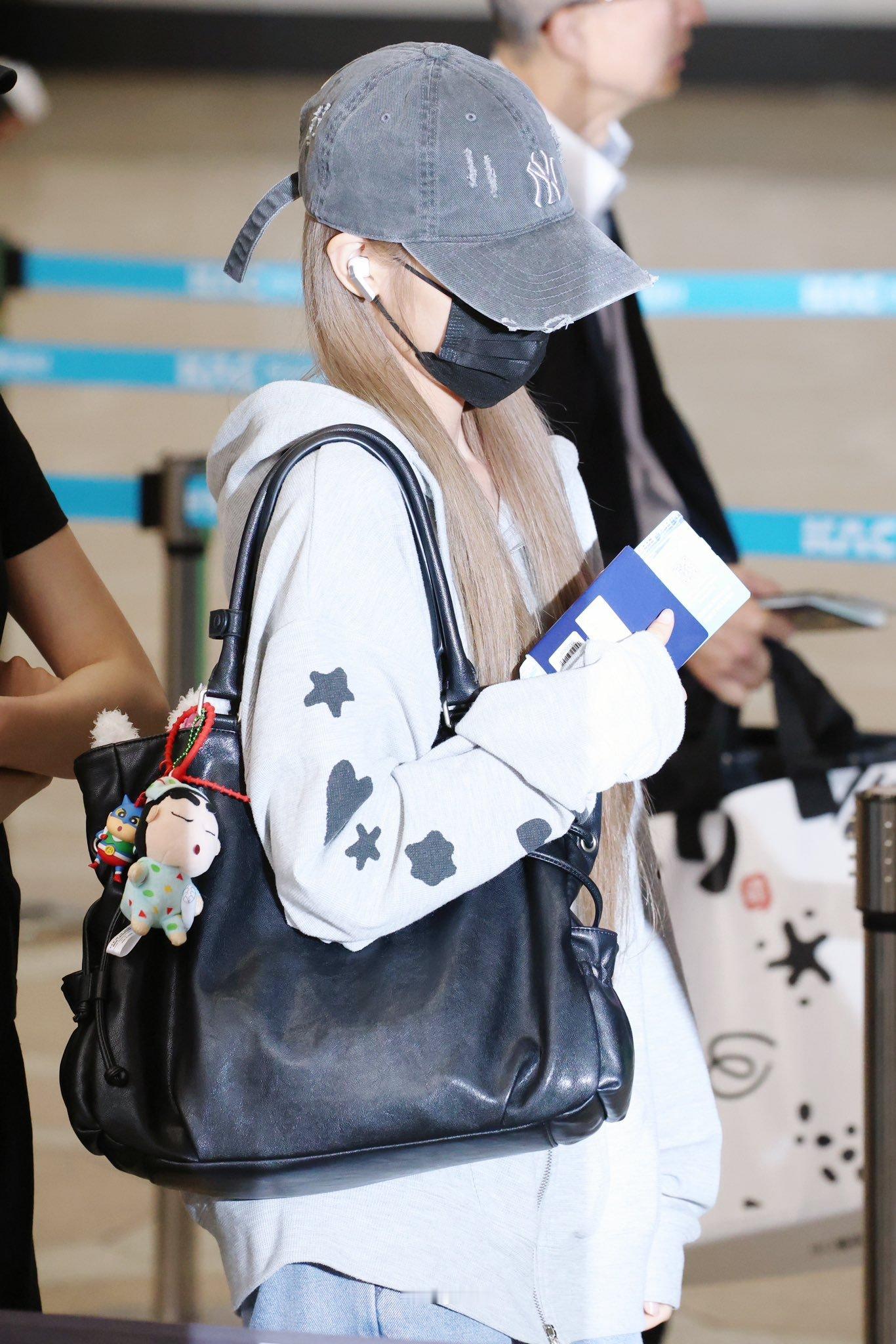 GMP🛫包包上的蜡笔小新和兔岚咪好萌吧.//YPreviewJ_0612/yo