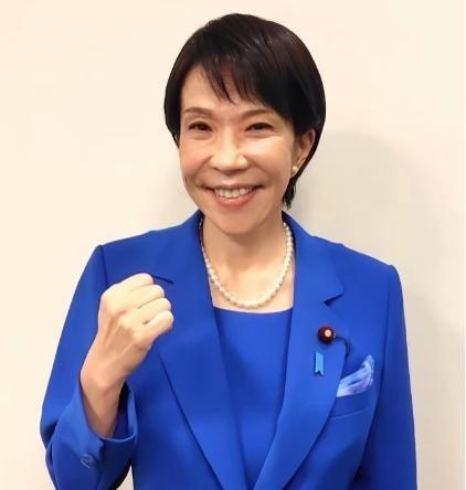 高市早苗再也控制不住自己的表情了，在采访时，她大声喊道：中国的行为是毫无道理的，