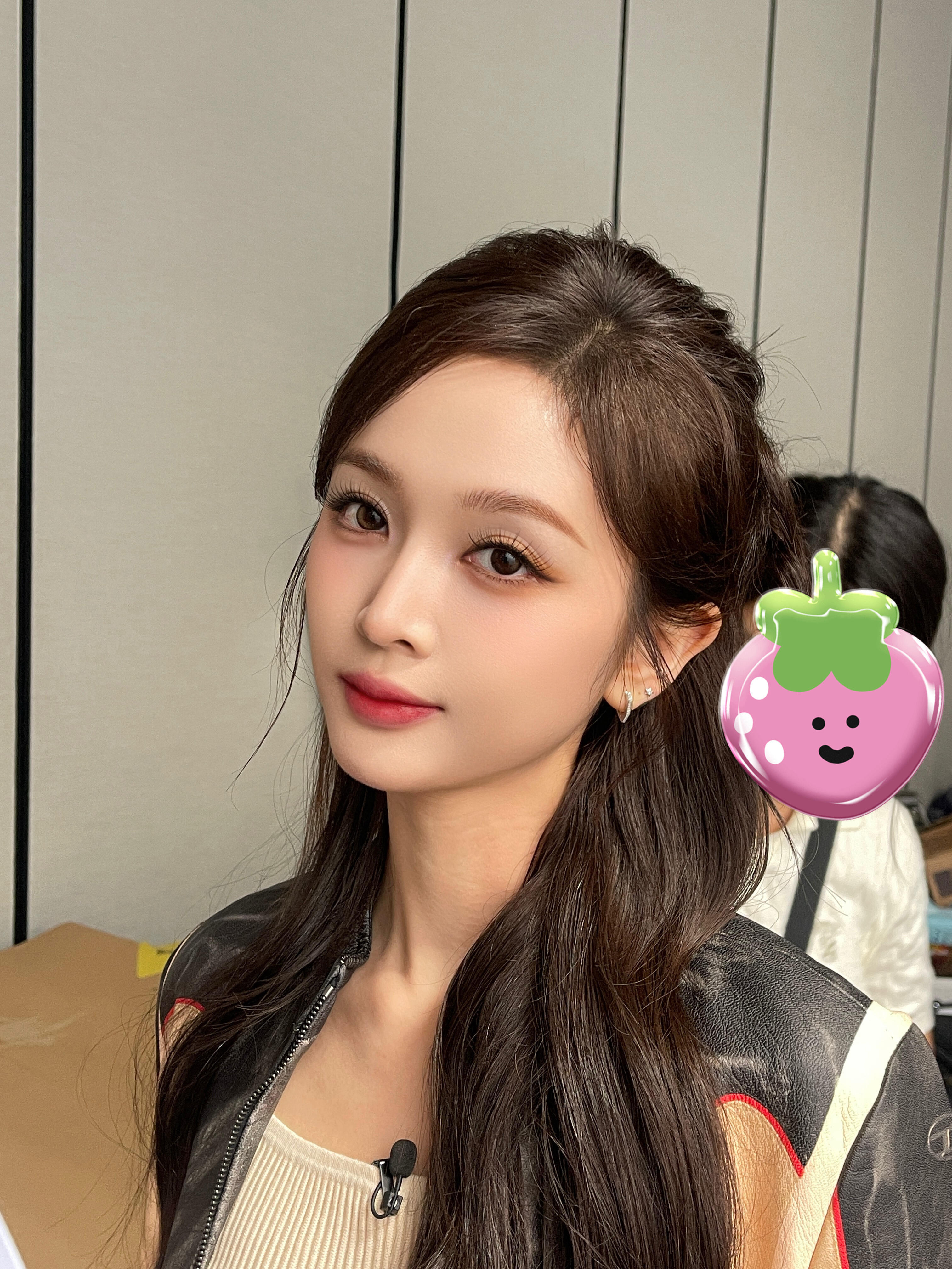 吴宣仪天美意品牌代言人wxy吴宣仪直播 今天直播的化妆老师分享的这张吴选好漂亮啊