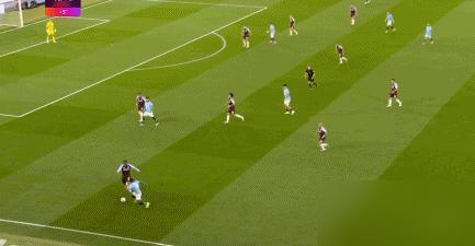 绝杀时刻燃爆全场！曼城今晨2-1逆转维拉，替补奇兵多库94分钟外脚背横传送绝杀助