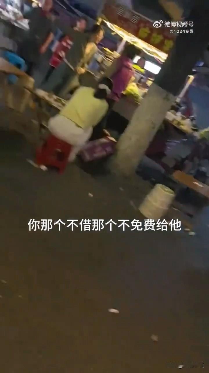 摆摊阿姨好心借手机给高三女生，却换来对方家长被逼下跪道歉？这起考试作弊闹剧，撕开