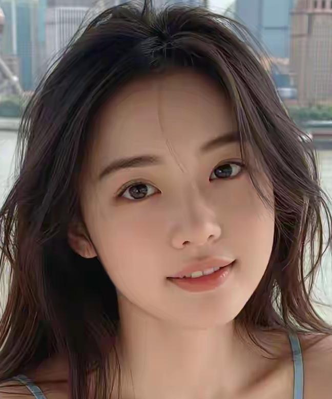 眉眼干净澄澈，气质干净脱俗，自带少女独有的灵动温婉，是让人眼前一亮的清纯美女。