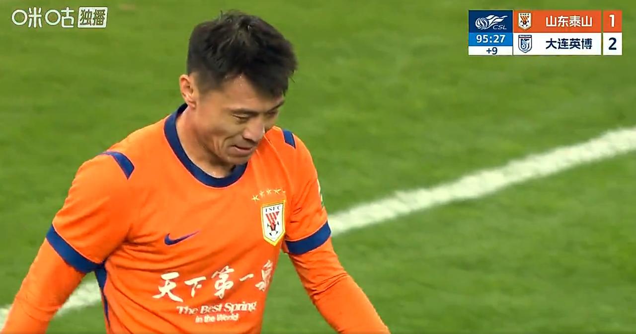 泰山队落后，韩鹏换上2名中后卫，这是我没想到的。
但这还没完，且看韩鹏的迷踪幻影