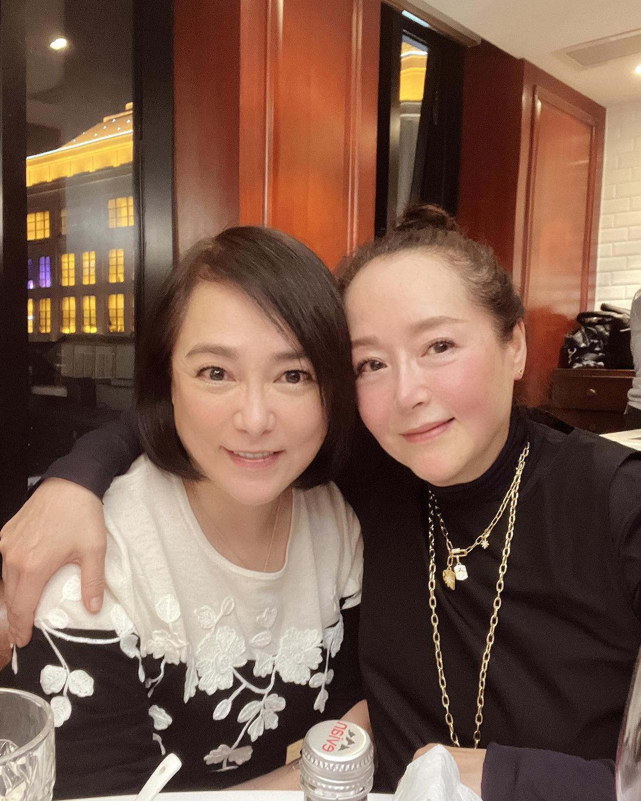 她曾经在香港拍过不少电影，印象最深刻参与张国荣主演电影《英雄本色》，她今年都已经