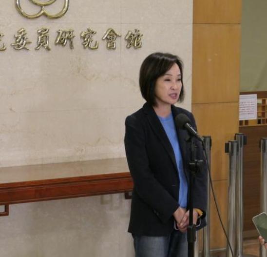 柯志恩民调大幅落后

在民进党高雄市市长参选人提名初选中，柯志恩和赖瑞隆的民调支