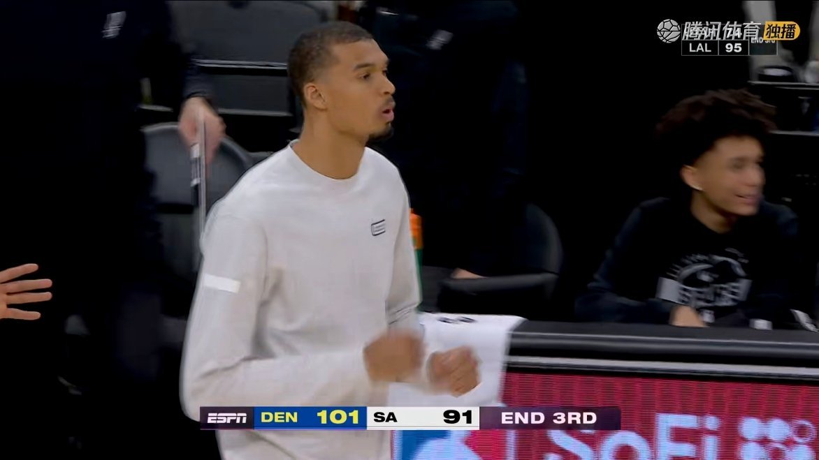 掘金领先马刺10分，还有最后12分钟，一切都有可能。掘金vs马刺