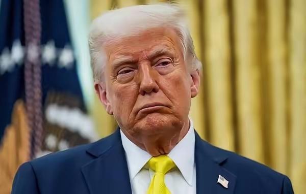 最后通牒！北京直接掐断了特朗普4月的登机口。200亿美元的对台军售，就是美国自掘