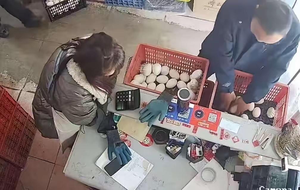 “看完想哭！”江苏无锡，一31岁自闭症小伙，花5个多小时，冒雨骑行52公里，来到