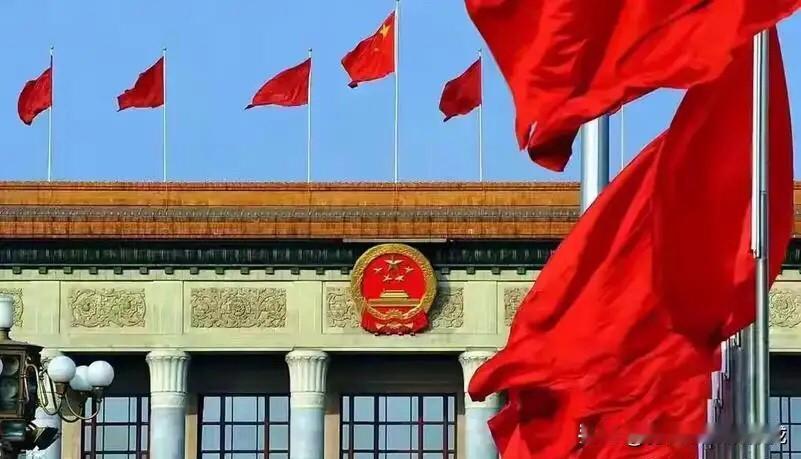 竭力主张把“水、电、气、路”以及关乎民生的国有企业全面私有化的人不是蠢就是坏。