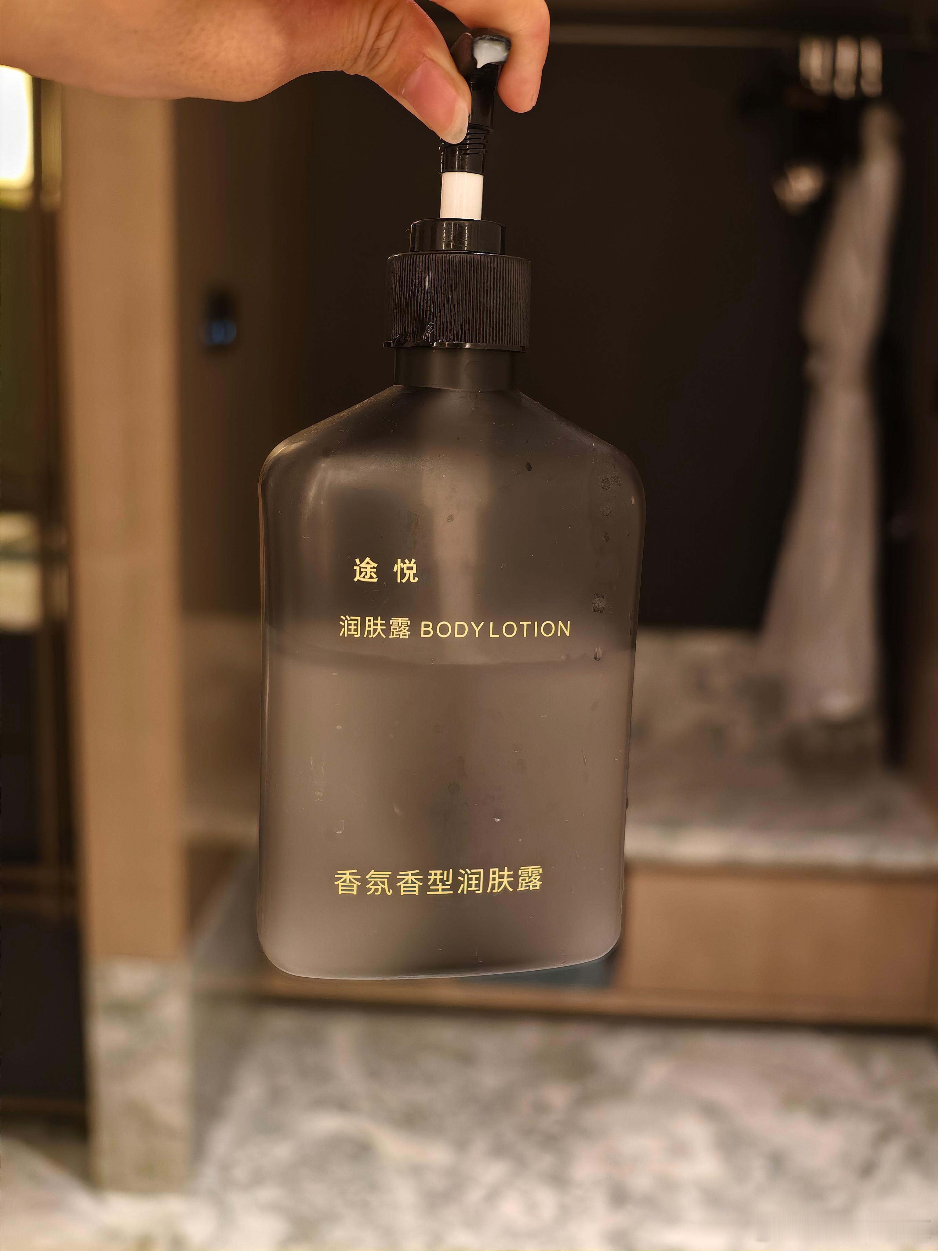 这家君澜酒店的润肤露好香啊，好想顺走，但我是有素质的人！ 杭州·杭州钱塘君澜大饭