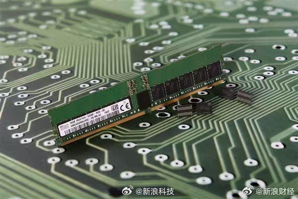 DDR5内存价格在持续上涨数月后出现首次显著下跌。
 市场监测数据显示，本周美国