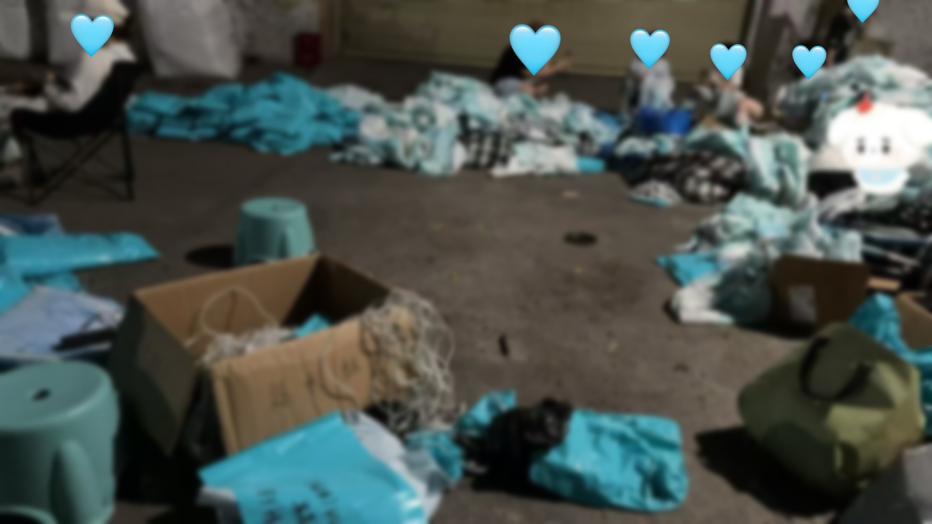 有没有人可以白天来帮忙梳理打包一下长灯牌几个负责人志愿者从昨天一大早忙活到现在真