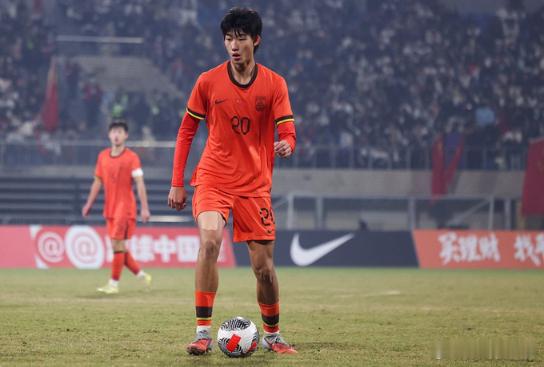 热身赛：U17国足2-0乌兹别克斯坦，赵松源、张伯霖建功2月3日讯 在昨晚进行的