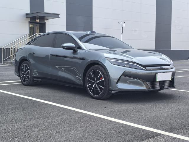 对比8台汉系列二手车，这台17.98万的，才是真·闭眼捡漏款
不吹不黑，不盲目种