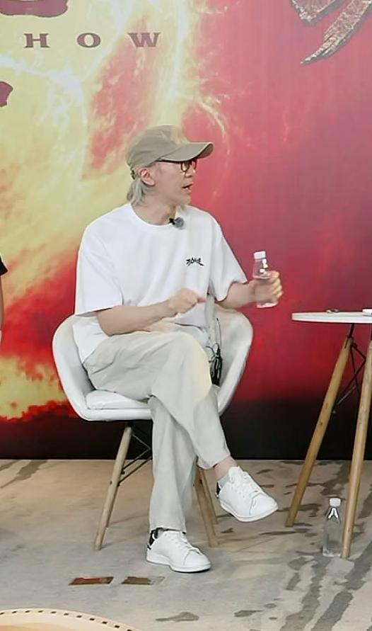 董宇辉今天访谈周星驰简直是遇到对手了，之前看董宇辉做了那么多次访谈，基本都是他在