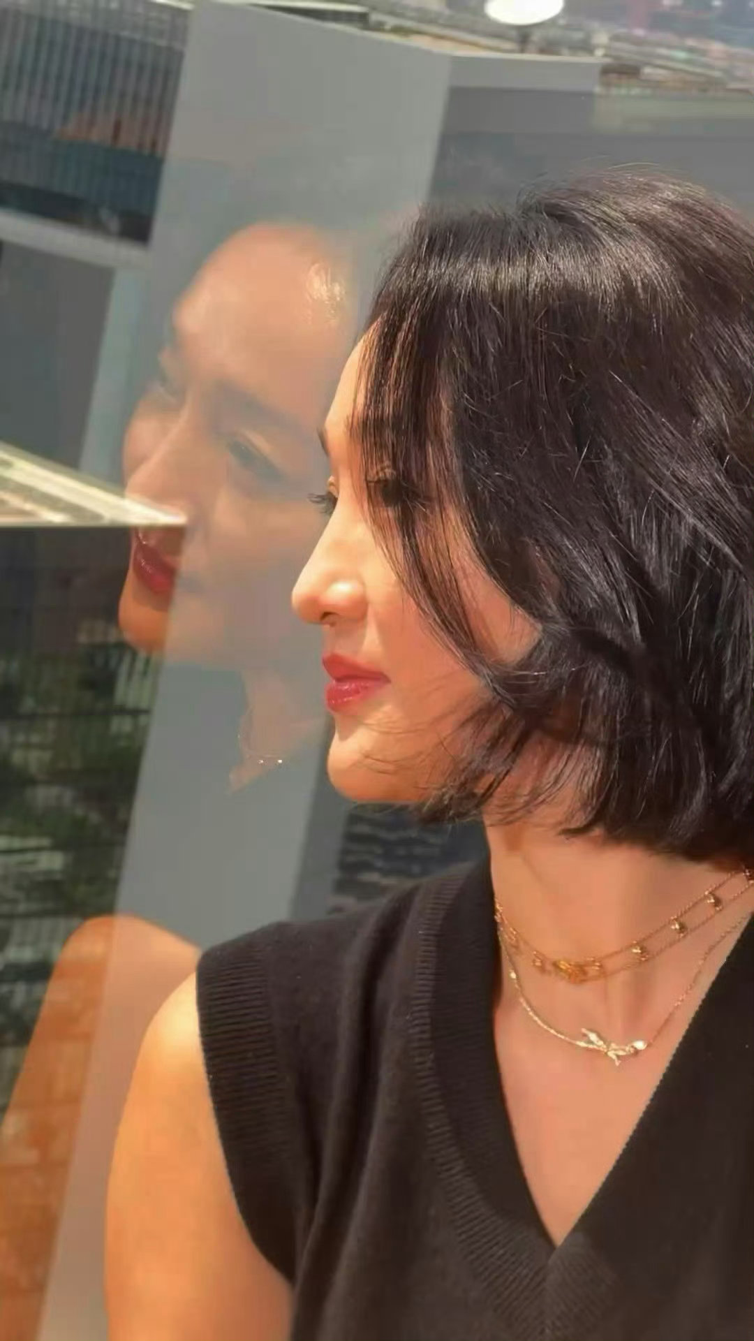周迅高珠活动状态    亮相高珠活动的周迅，用状态诠释了什么是高级感。香奈儿系列