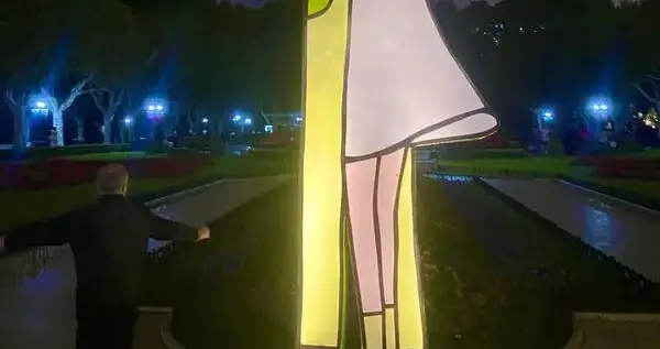 夜淮海路上的霓虹灯，对你眨了眨眼丨边拍边画