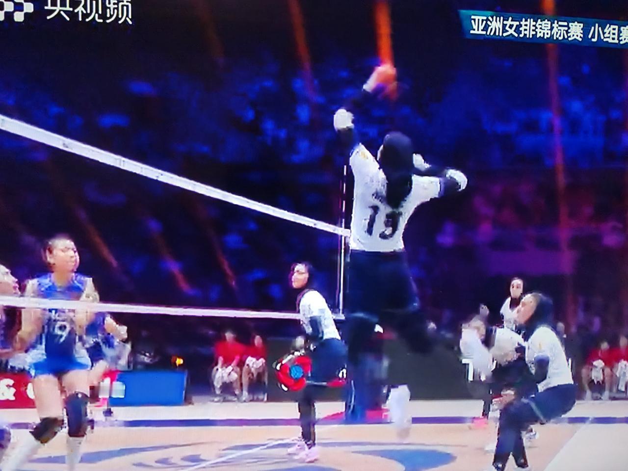 2026年8月24号女排亚锦赛的比赛，中国女排对阵伊朗女排，前两局中国女排25：