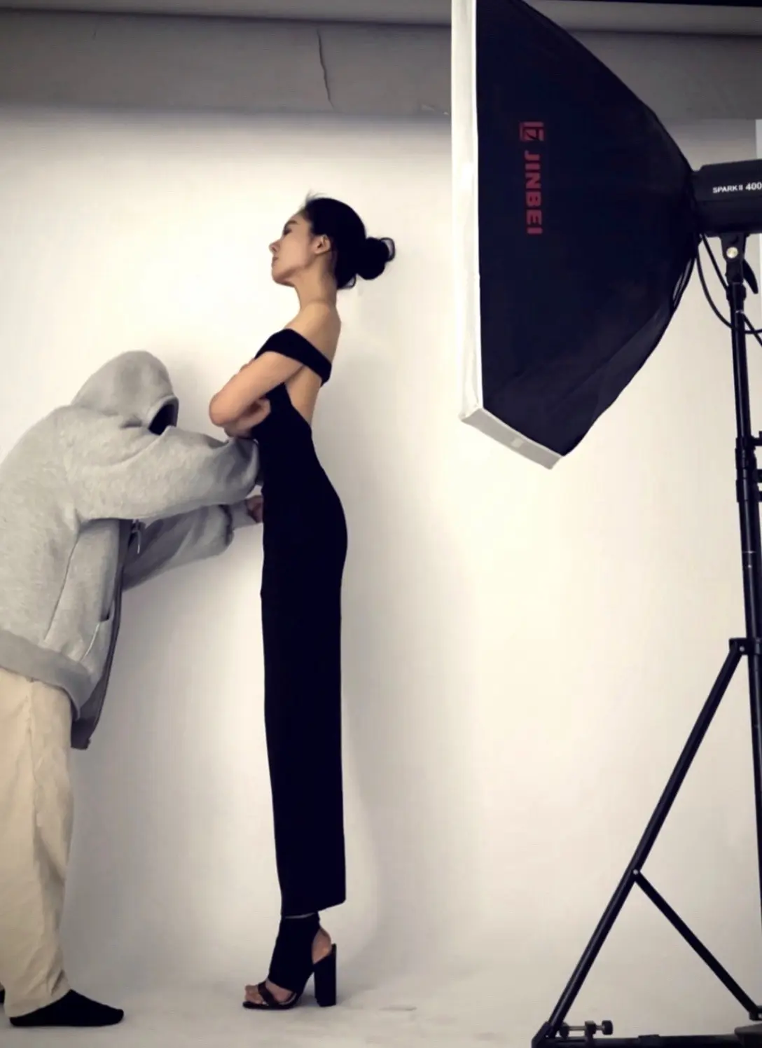 她的好没有目的 冷漠起来也没有余地。