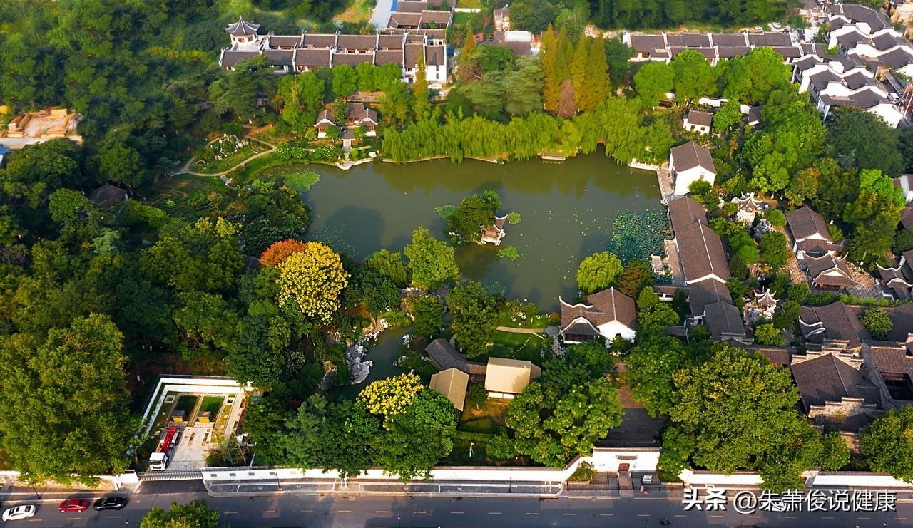 愚园俗称胡家花园，坐落于南京秦淮老门西片区，为晚清江南经典私家园林，享有“金陵狮