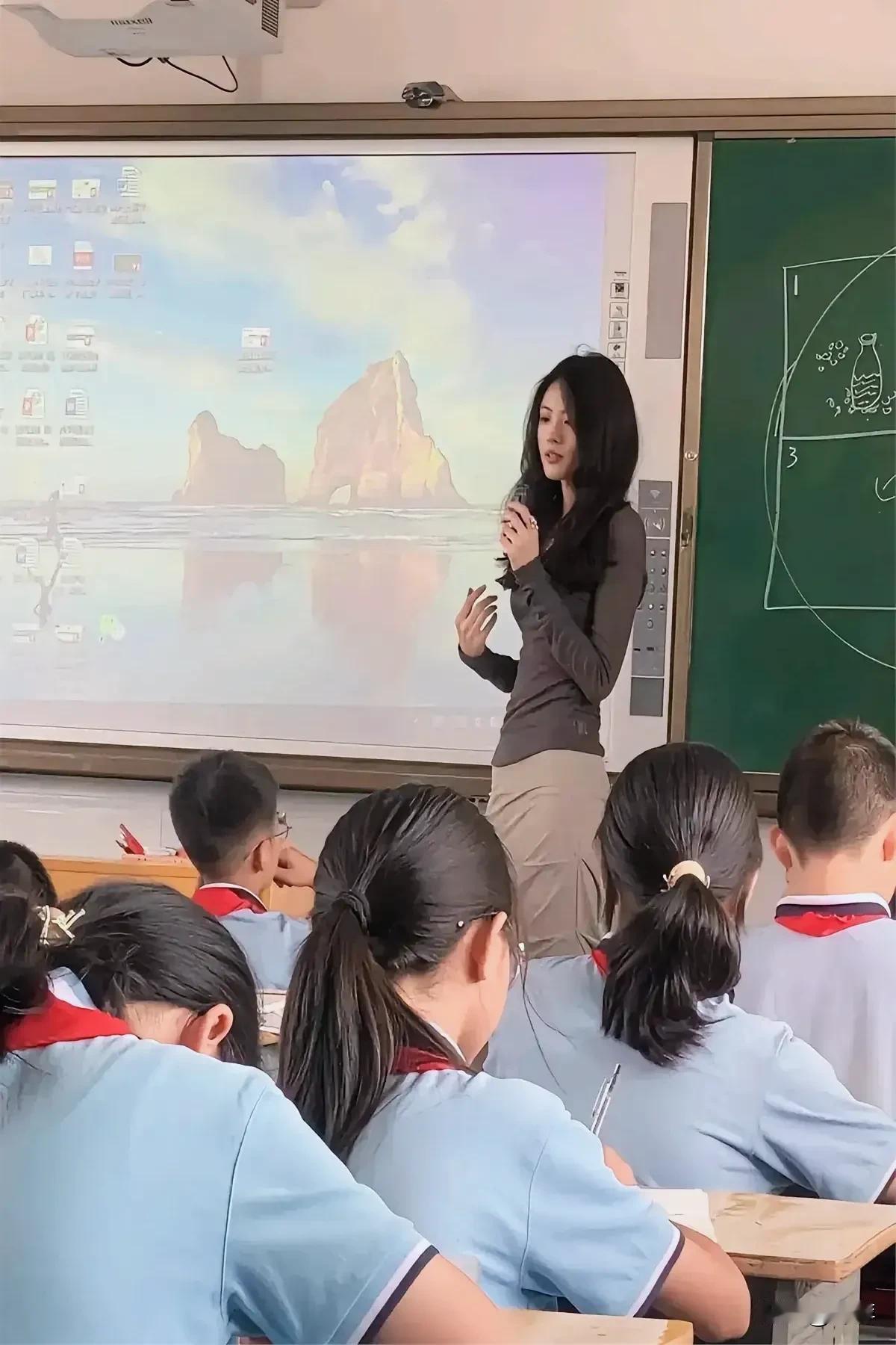 给老师做一套上课穿的衣服。