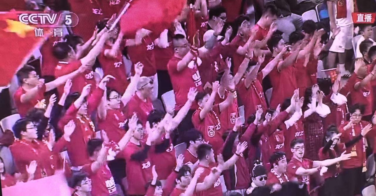 西安四国青年足球赛中国u23队～越南U23队
      由于目前这支队伍残缺不