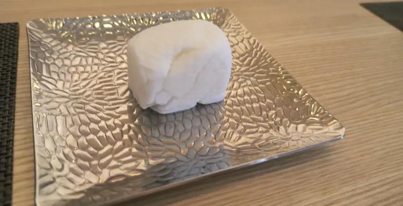 第一次omakase吃了纸巾
年轻人的第一次omakase，来的时候刚睡醒又有点