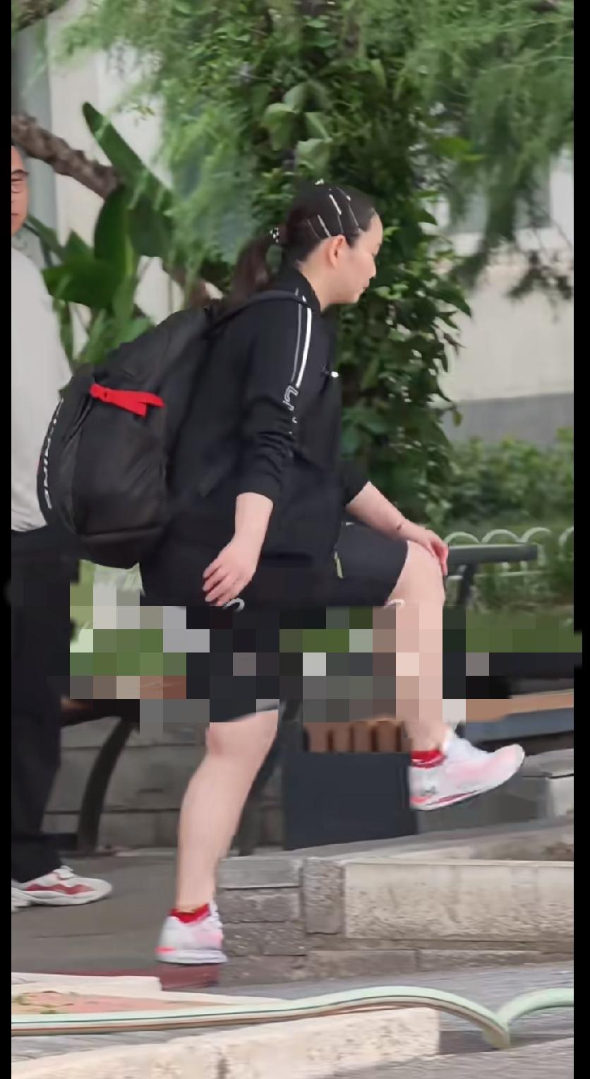 蹲刷国乒训练日常视频，今天没刷到孙颖莎，心里小小的遗憾。莎莎只要没有公事耽搁，定