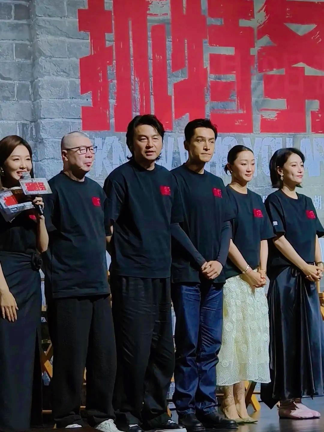 估计冯大导演这次要亏惨了，
不是影片缺少大牌演员，
也不是宣传力度不够，而是
单