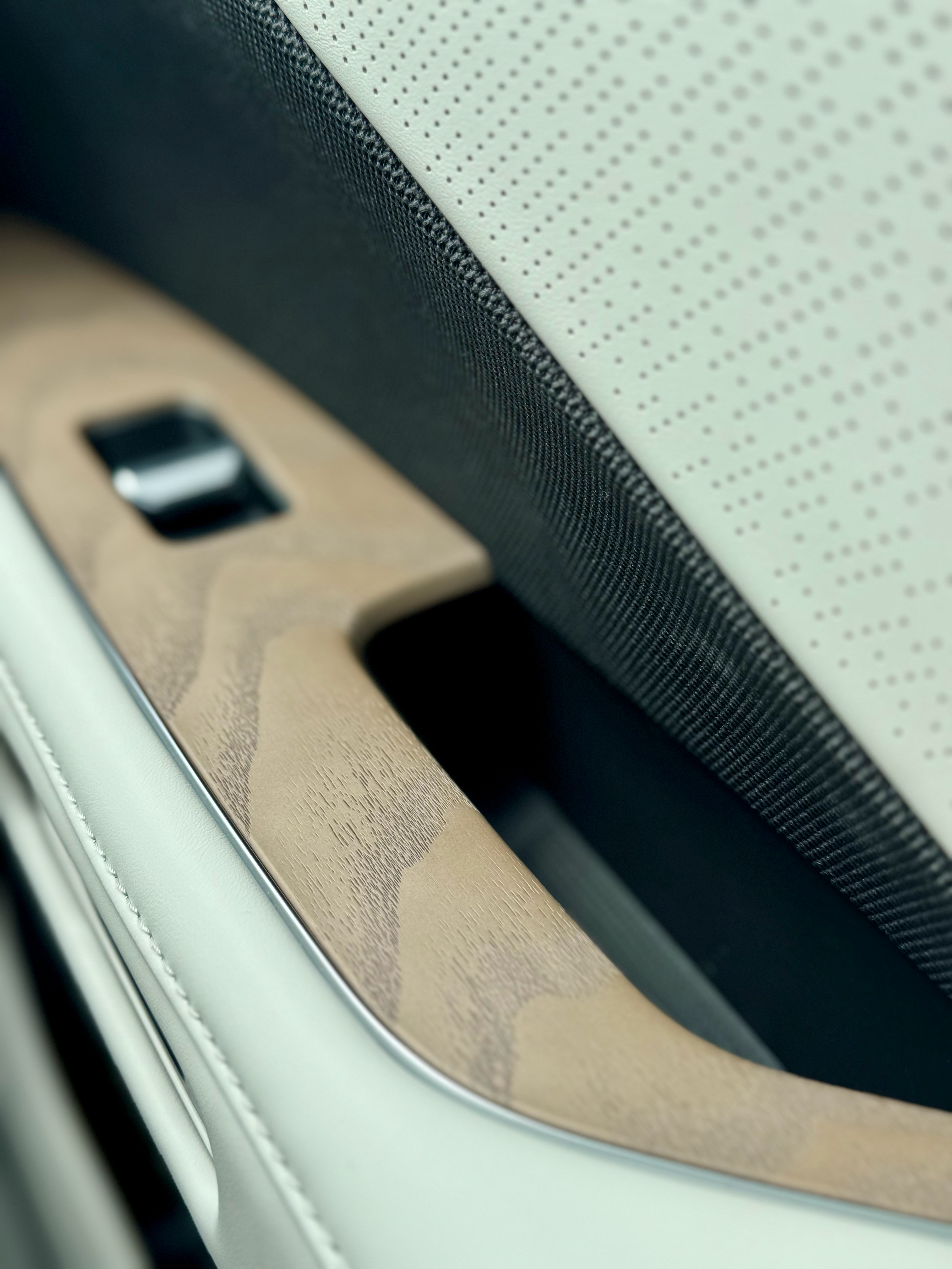 广汽丰田BZ7 5.1+米，双腔空悬、华为座舱、momenta R6、88度电池